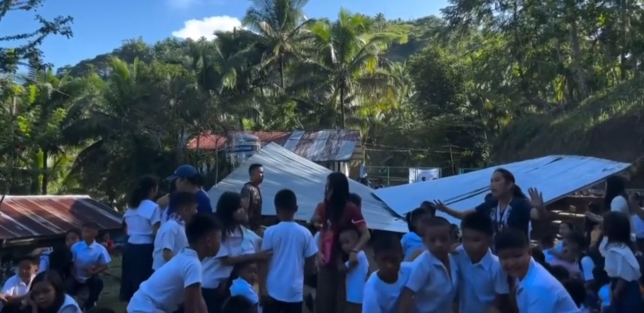 Philippines earthquake At least 32 people have died after a magnitude-7.8 earthquake struck off the coast of Mindanao island in the southern Philippines.